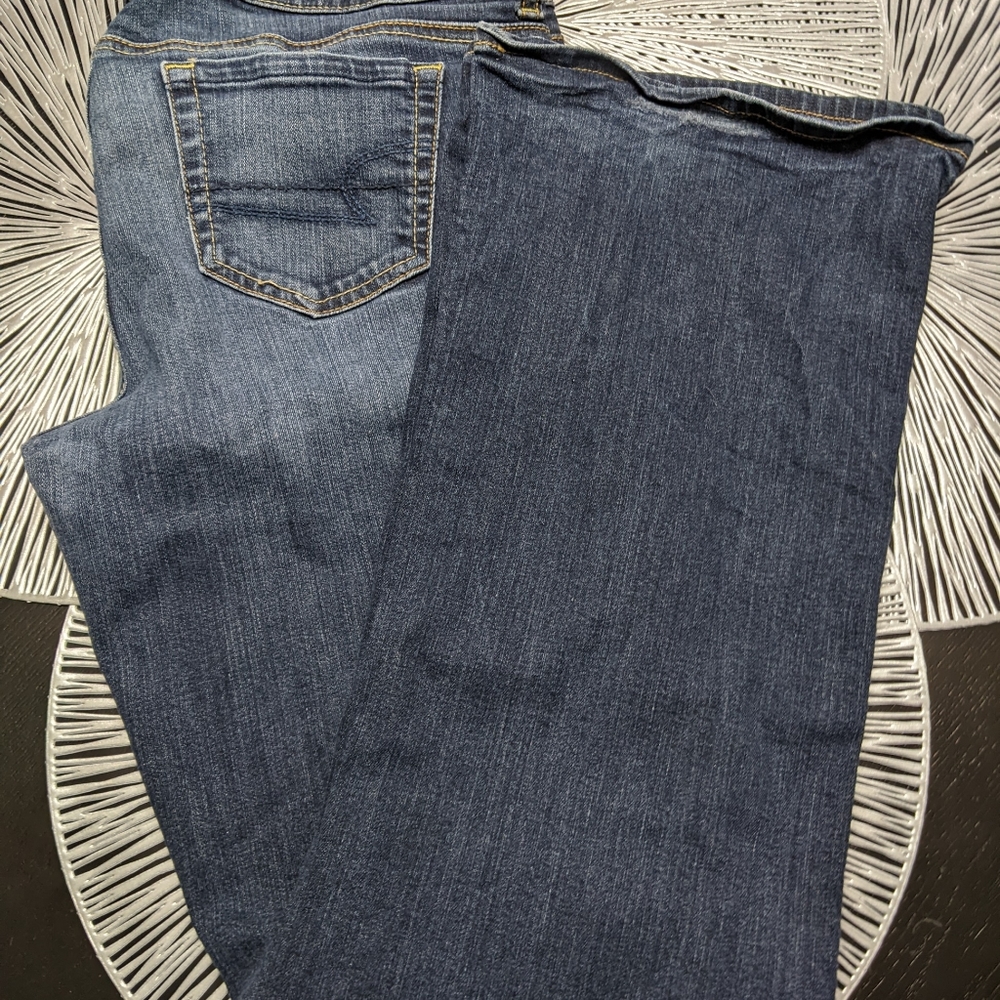 Women's American Eagle Favorite Boyfriend Distressed Medium Wash Jeans